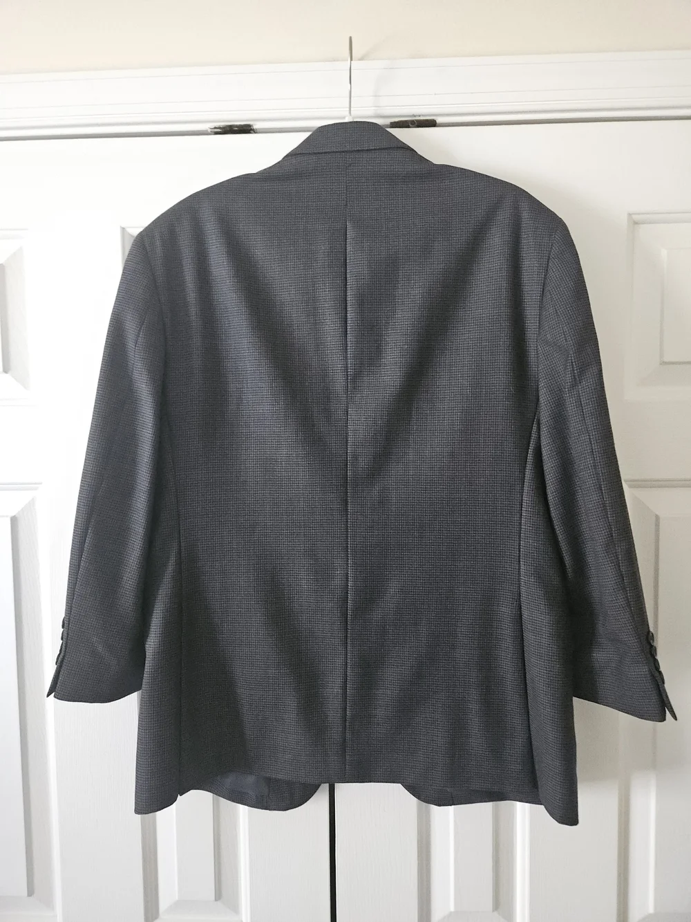 Jos. A. Bank Men's Gray Houndstooth Wool  2-Button Blazer 40S, Executive.